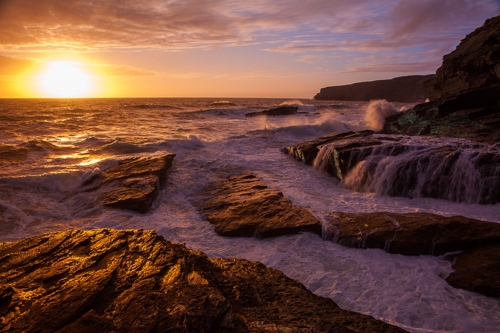 Sonnenuntergang in Trebarwith, Cornwall, UK