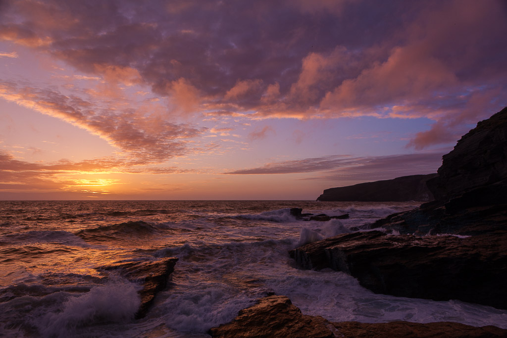 Sonnenuntergang in Trebarwith, Cornwall, UK