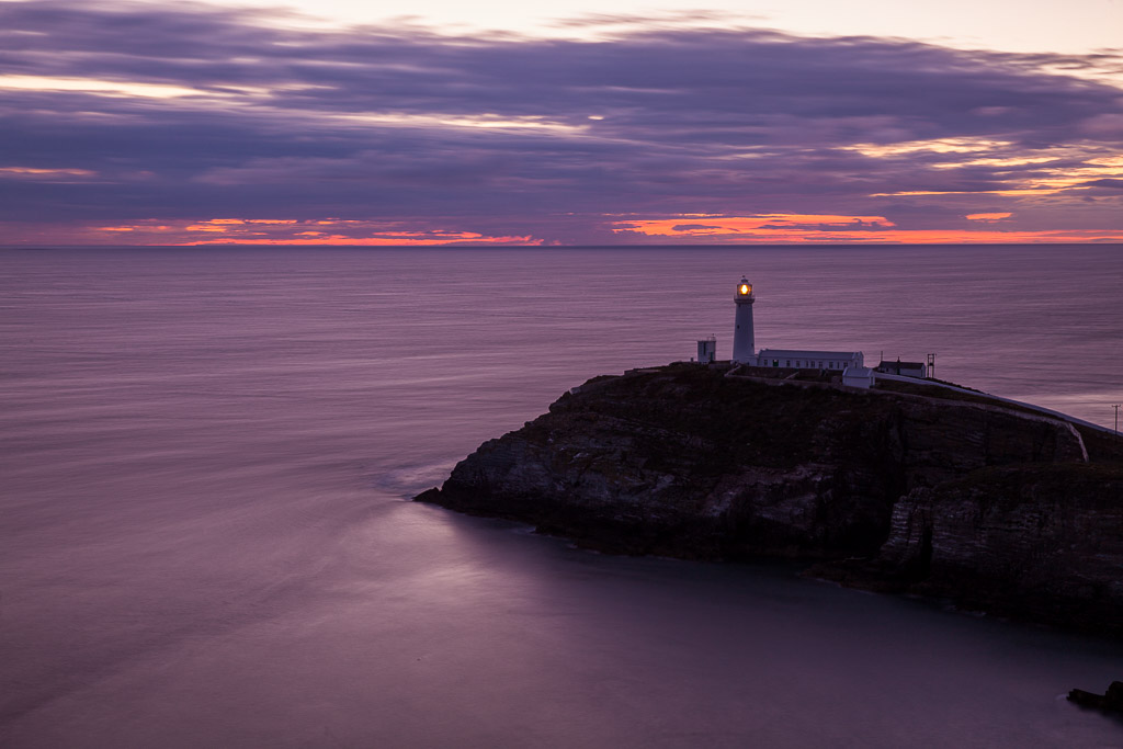 Sonnenuntergang am Leuchtturm des South Stack