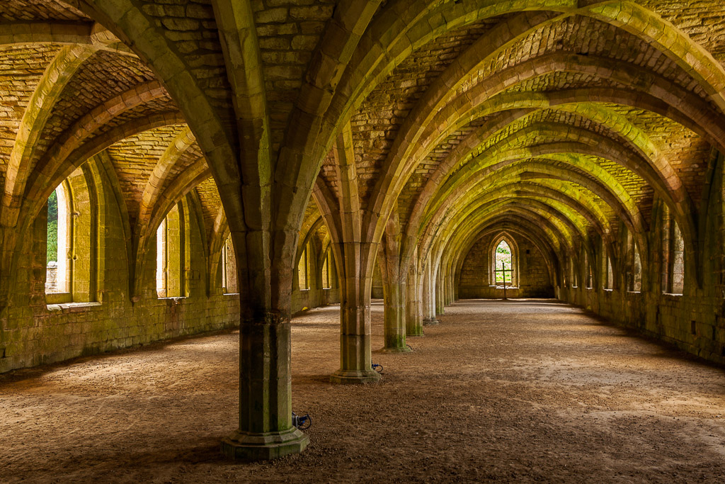 Ruinen der Fountains Abbey und Park