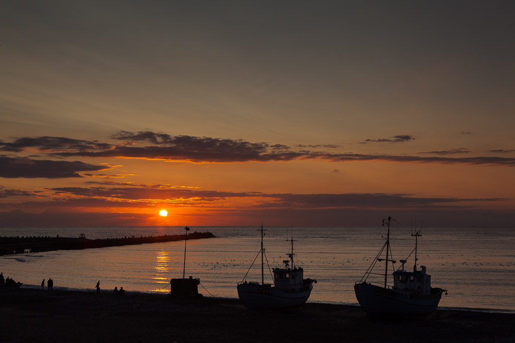 Sonnenuntergang am Hafen Vorupör