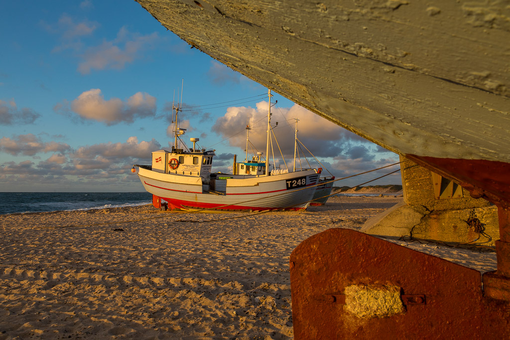 Sonnenuntergang am Hafen in Vorupör