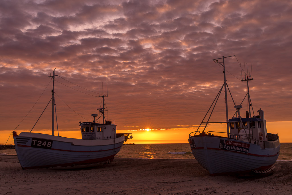 Sonnenuntergang am Hafen Vorupör