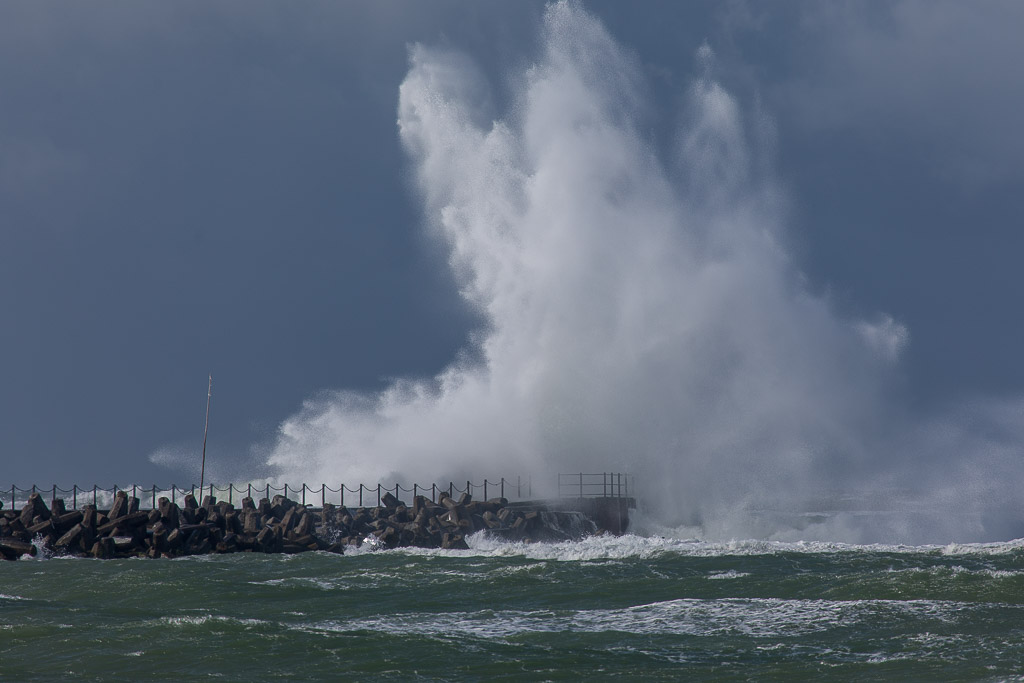 Brecher an der Mole