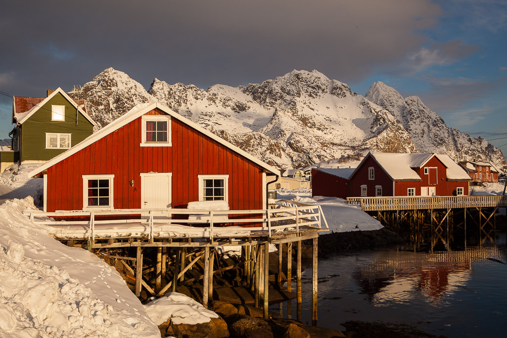 Rundgang durch den Fischerort Henningsvaer, Lofoten