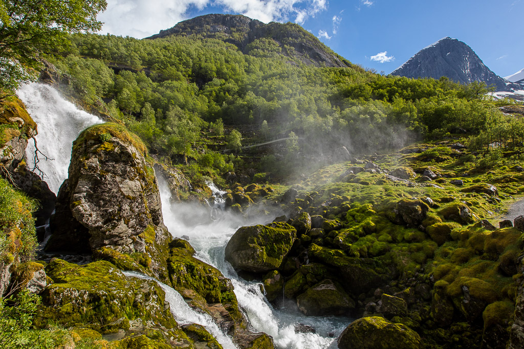 Wasserfall am Briksdalsbreen