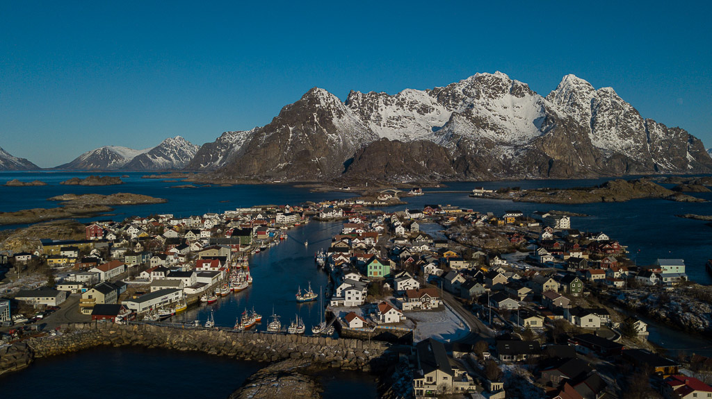 Rundgang durch Henningsvaer