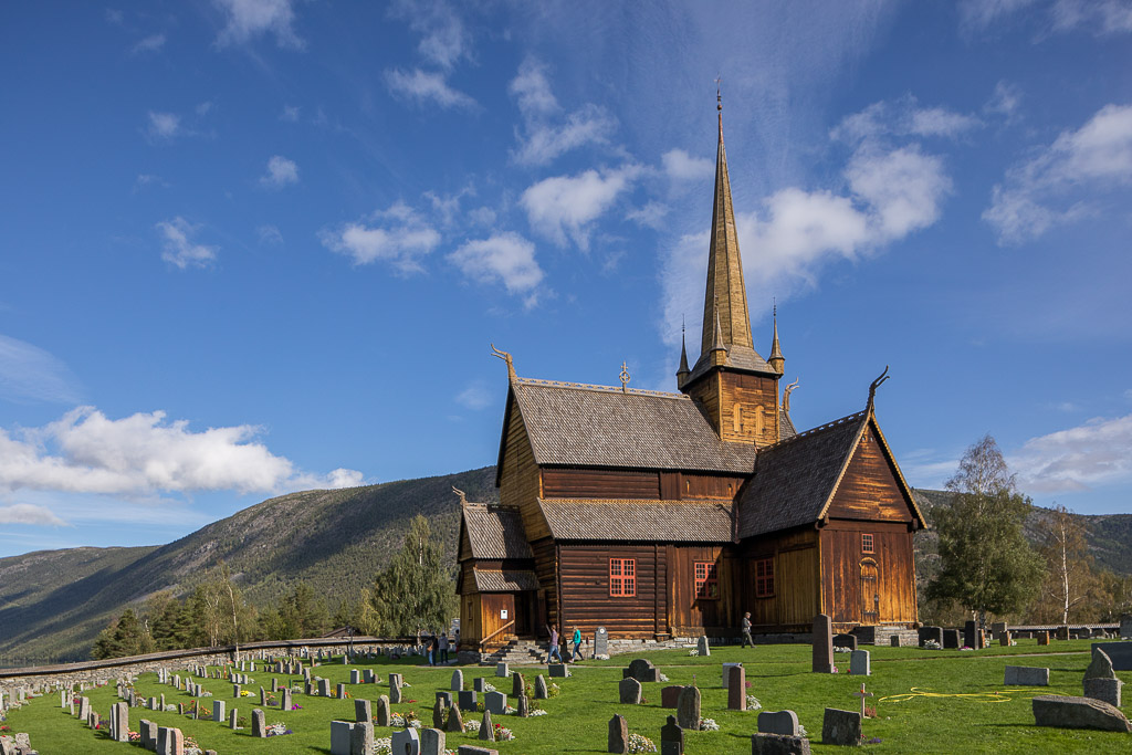Lom Stavkirke