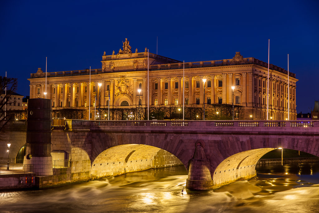 Blaue Stunde am Parlament