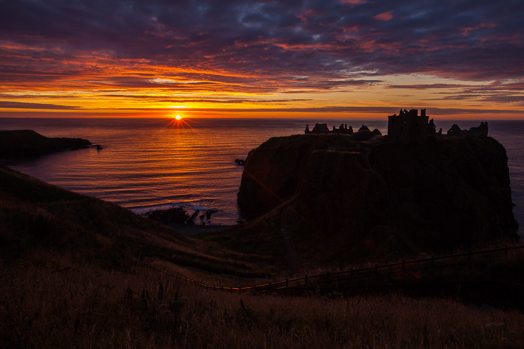 Sonnenaufgang am Dunnottar Castle, Aberdeenshire, Schottland