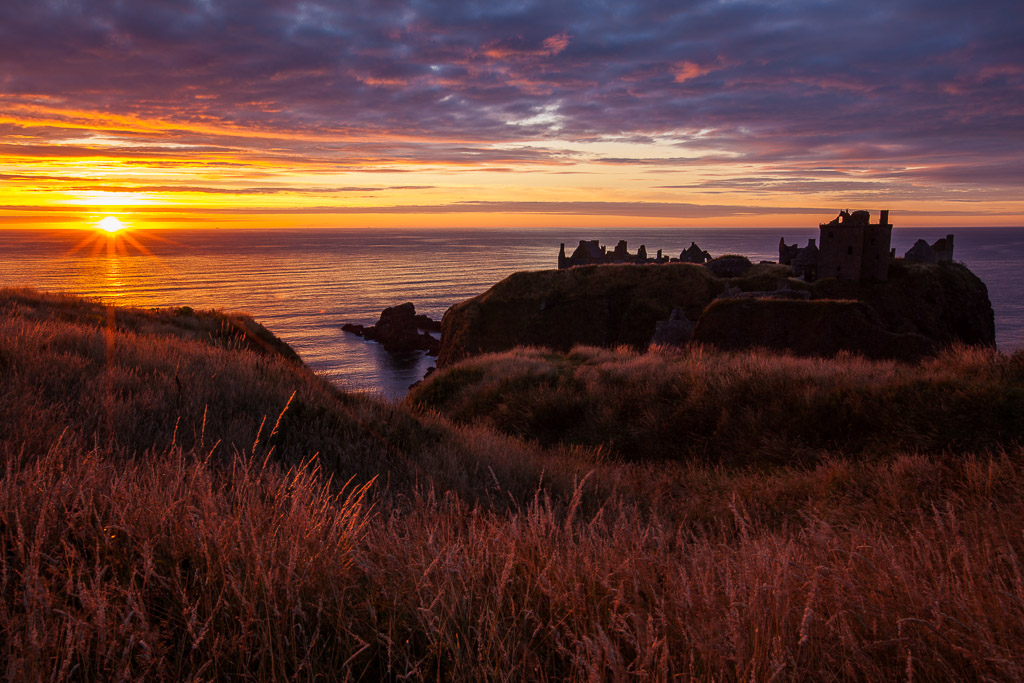 Sonnenaufgang am Dunnottar Castle, Aberdeenshire, Schottland