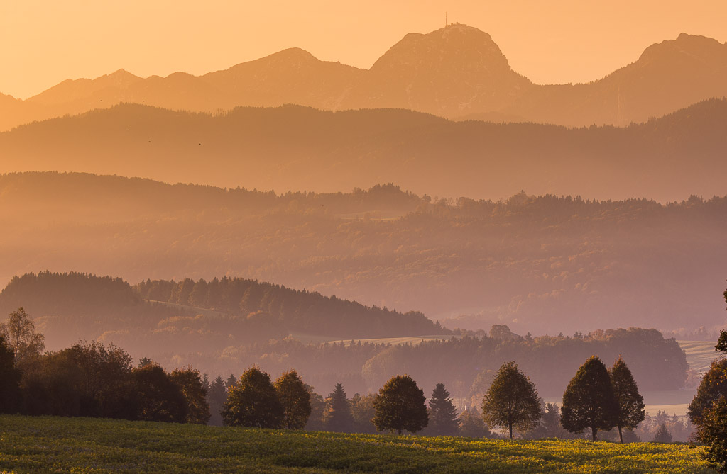 Sonnenaufgang an der Wilpartinger Wallfahrtskirche