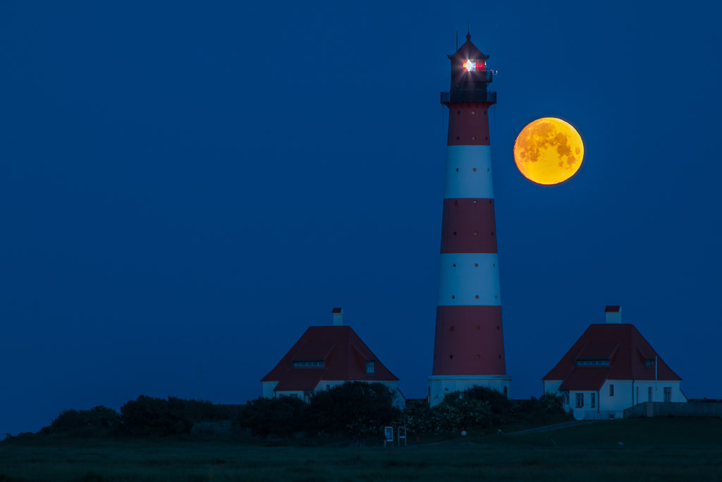 Mond am Leuchtturm Westerhever