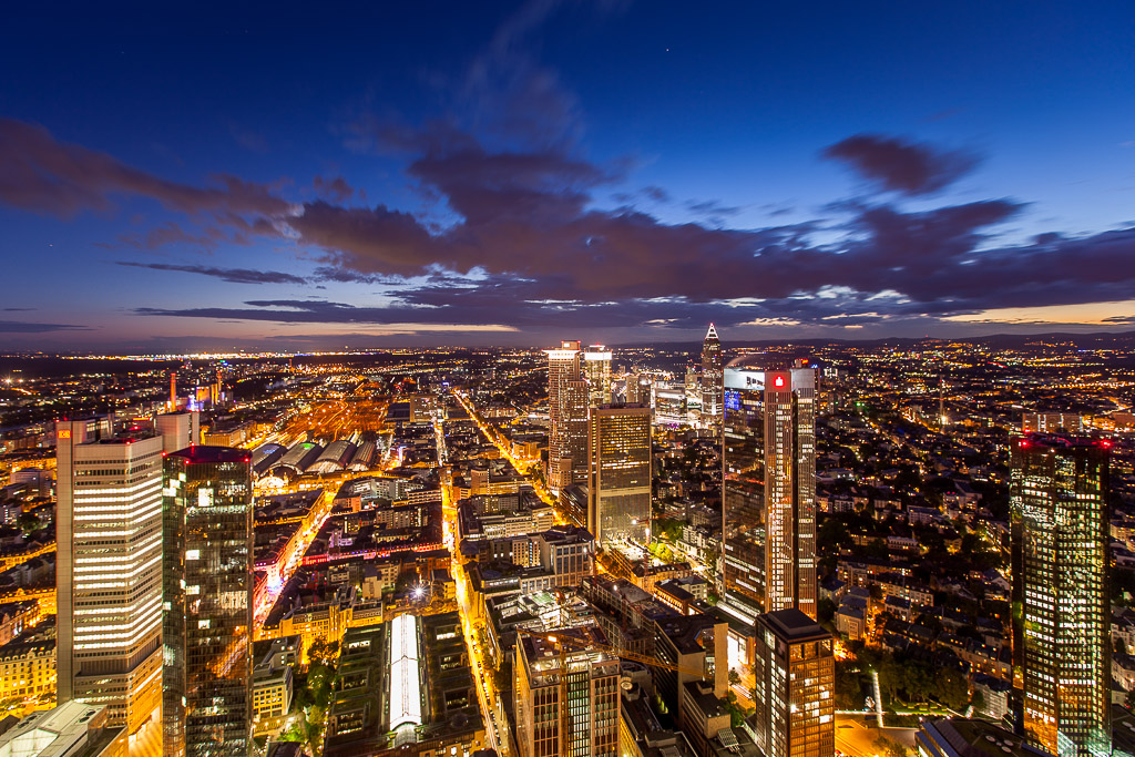 Maintower Aussicht zur Blauen Stunde