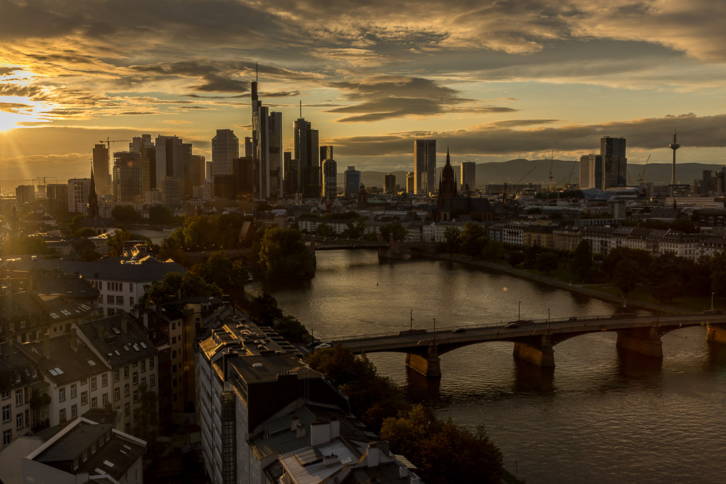 Skyline Frankfurt aus dem 16.Stock des Lindner Hotels