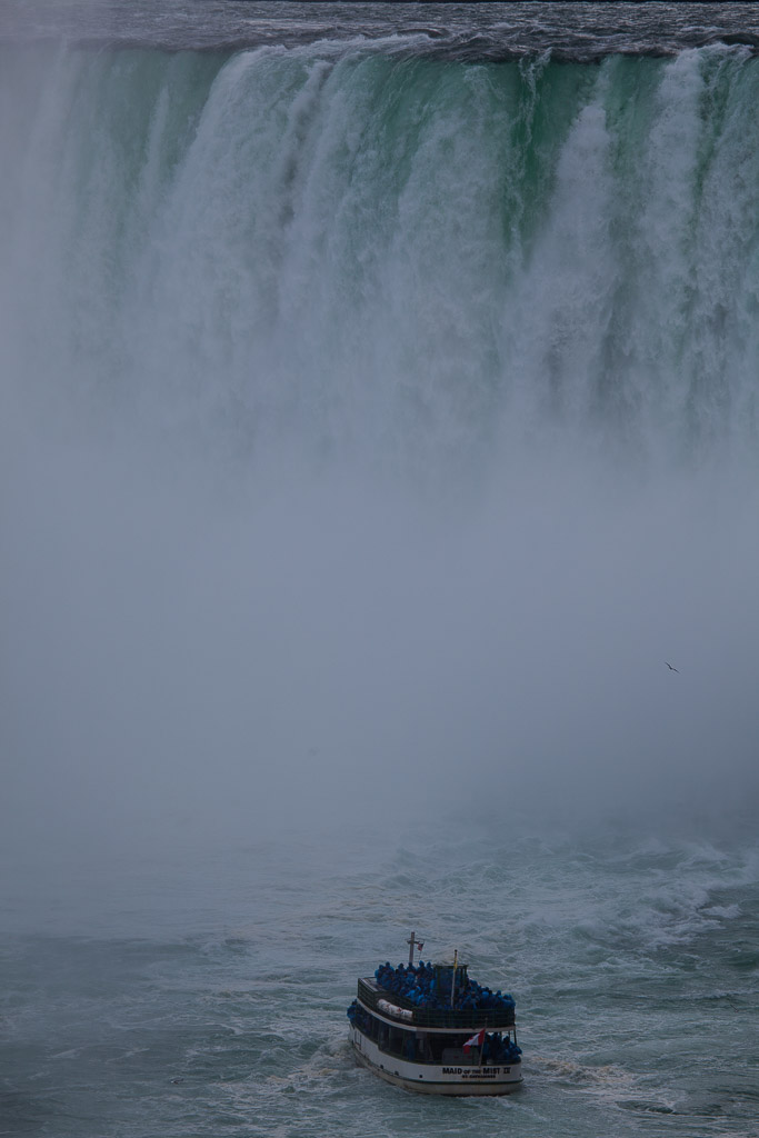 Maiden of the Mist vor dem Horseshoe Fall